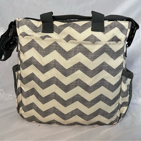 Skip Hop Duo Signature Diaper Bag, Chevron - Picture 7 of 11